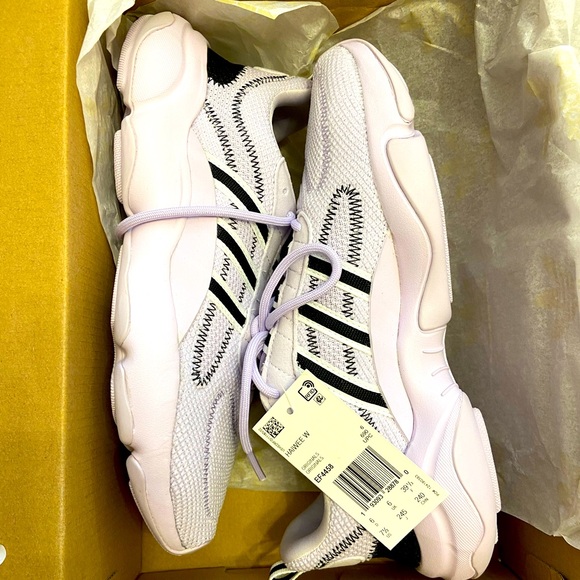 Adidas NWT Women shoe US 7.5 - Picture 3 of 6